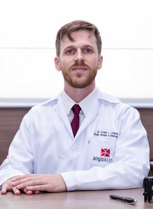 Dr. André Laurindo Cabral